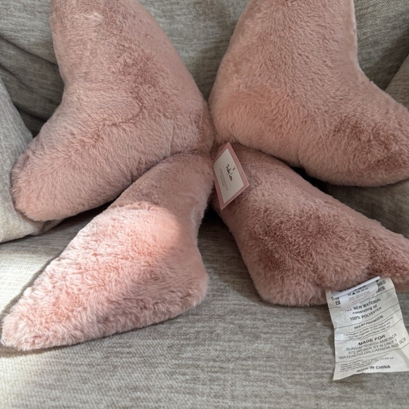 Pink Faux Fur Plush Oversized Bow Pillow - Picture 1 of 5